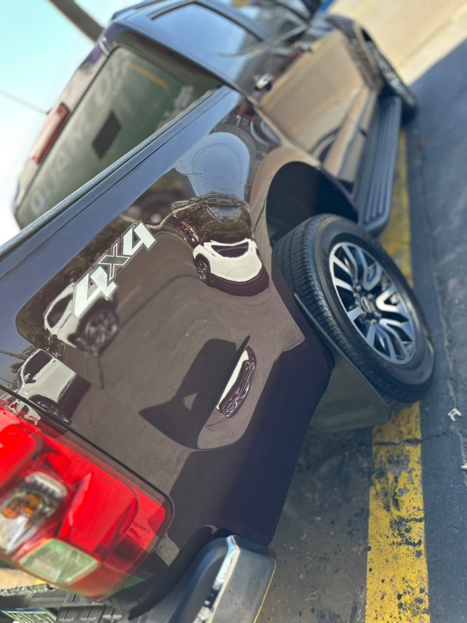 Chevrolet S10 preta, reflexo na tampa